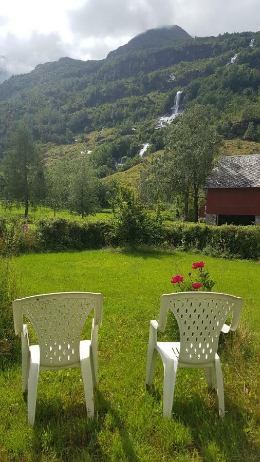 Glacier And Waterfall View Briksdalsbre Exterior photo